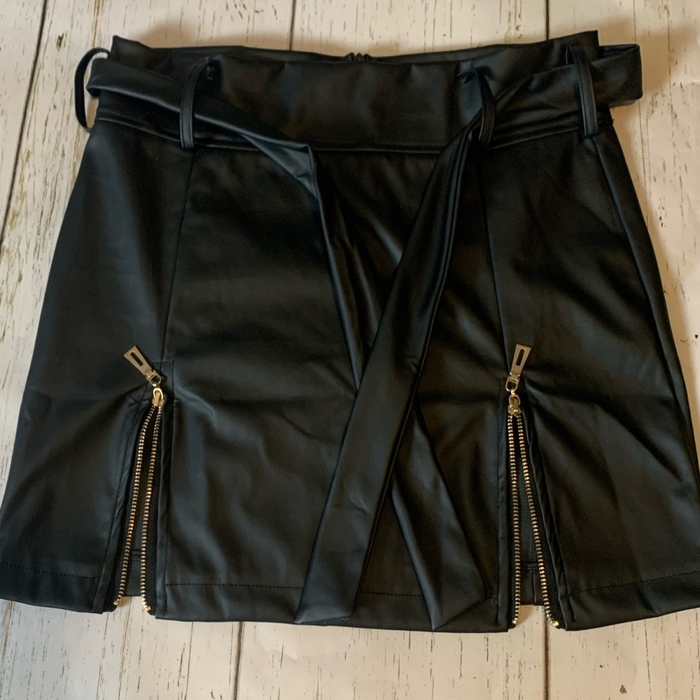 Faux Leather skirt with waist tie - Picture 1 of 4